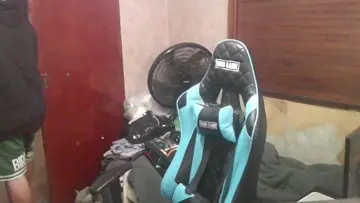 se le va larga al pache