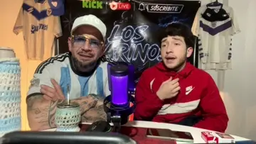 se enojo Percha