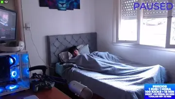 tiene un arma debajo