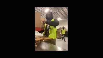 boxes kicking my ahhh 