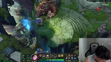 hasta parece que juega bien