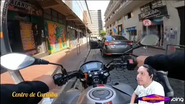 o errado na grosseria querendo estar certo.