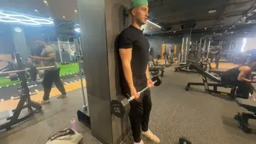 Shimmy bicep curl 🤣🤣(I’m wham)