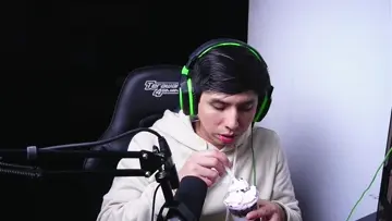 Me quemé la lengua con el café :'v