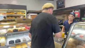 Biggus rizzing up the tia at the panaderia 