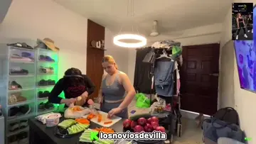 al camara se le cansa la mano y su jefe lo ayuda
