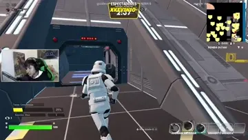 Lo enganchó sin el traje y pasó esto... 🤣