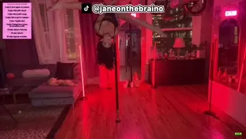 Janeonthebrain is hanging on kick