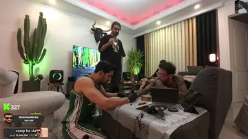 اسی اصلا نگاه نکرد 😂