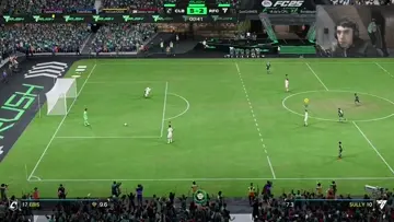 El Tobi dando clases de futbol