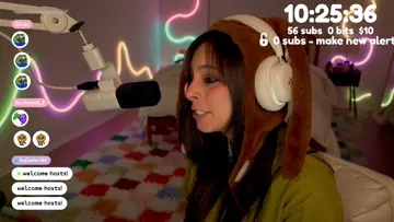 Zoyy Giving Lola a follow and compliment