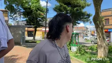 trayendo por la casa del barrio mi papacho