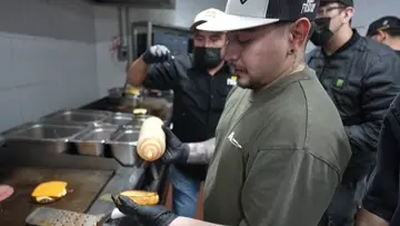 Grady sacando la chamba