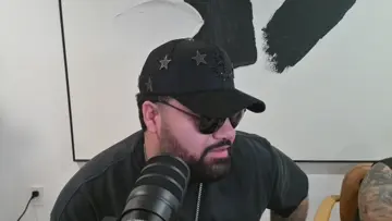 el barbas no sabe donde esta la camara jaja 