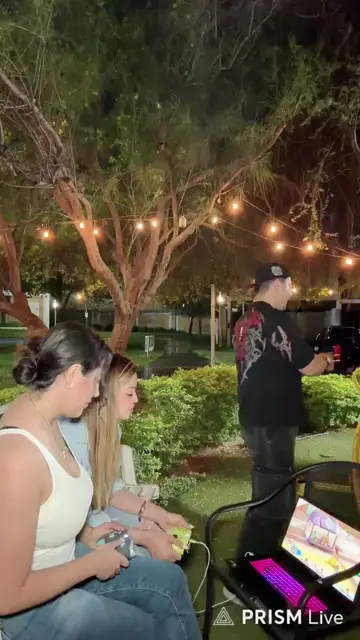 La mosca avisándonos del suceso jajaja