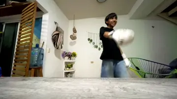 tiki le pega a arian