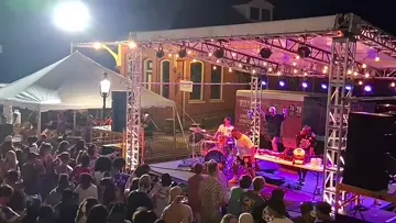 DJ Crowd Work at The Wooden Match LIVE