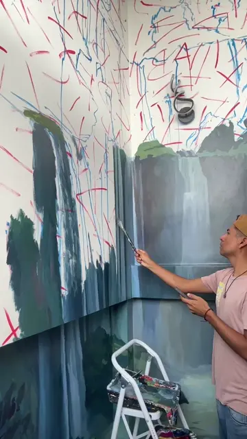 Pintando un Mural.