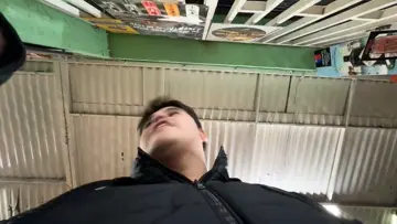 se regala el chino el tio de la boti lo wea