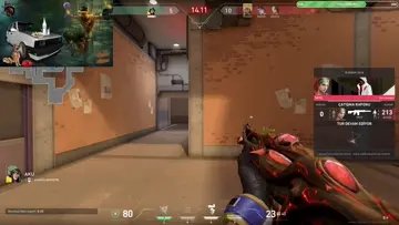 bu kız en son clutch verdiğinde 1 aylıktı