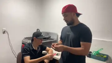 NOS PUSIMOS CAHONDOS JAJAJA