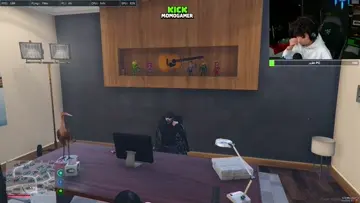 القائد بولتكس فوق الجميع