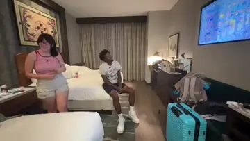 told my cameraman no talking back🤣