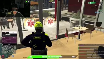 policia en su trabajo de seguridad hahaha