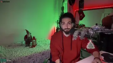 ADAM MİKROFONU SÖKTÜ GÖTÜRÜYOR