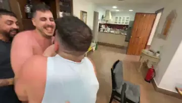 MONO AL AGUA