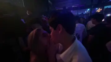 CAPIBARA SE BESA CON TRANS