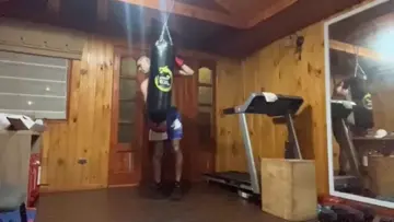 I think bro really needs a hero JAJAJAJAJJA 🇨🇱