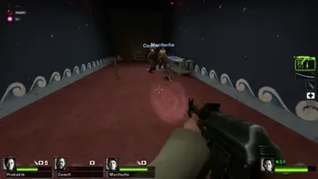 Tank invade propiedad privada