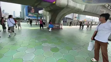 Bigzy meets a sexpat