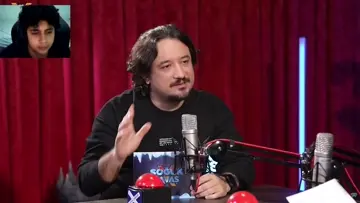 Gorilla kaçak siteden harry poter izliyor.