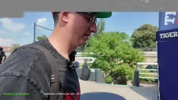 to se napiju na záchodech