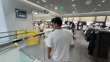 Tweaker in H&M🤦🏽‍♂️😭