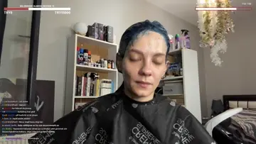 Nazlı aniden poz vermeye başlıyor