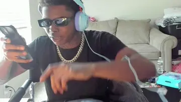 Zayy1K Made A Turnt Club Song On Stream!
