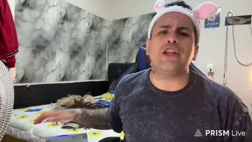 maquillándose