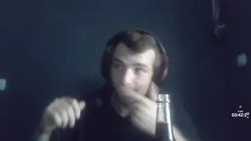 Księdzu zeruje sok malinowy