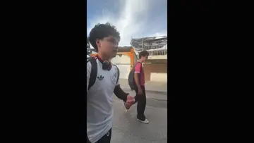 chango imbecil se cae por pendejo