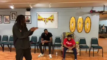 🥋 Jab-Backfist-Cross combo