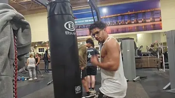 Amateur boxer shows a lil sum