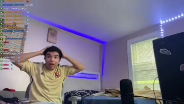 كمولا يرقص