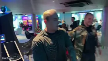 Ajajaj aj ruka sa nepodala