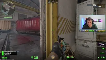 ?;>
