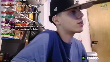 mi amigo cae al boliche con caca en la remera