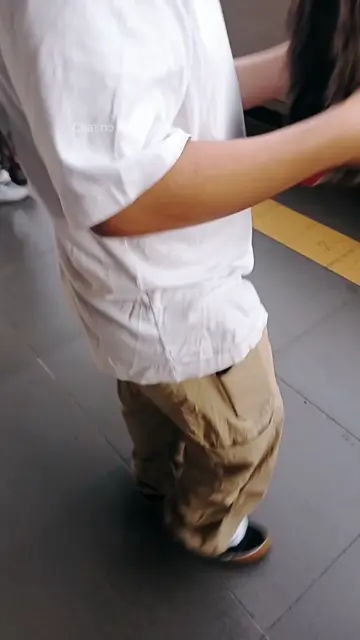 Le deje solo en el tren XD