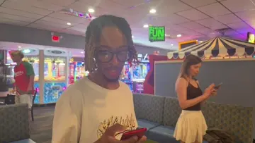 Kent thinks des is bad at bowling😬